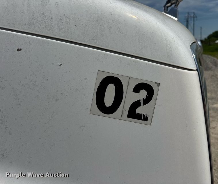 image for item DV4019 2002 Mack CX613 fertilizer delivery truck