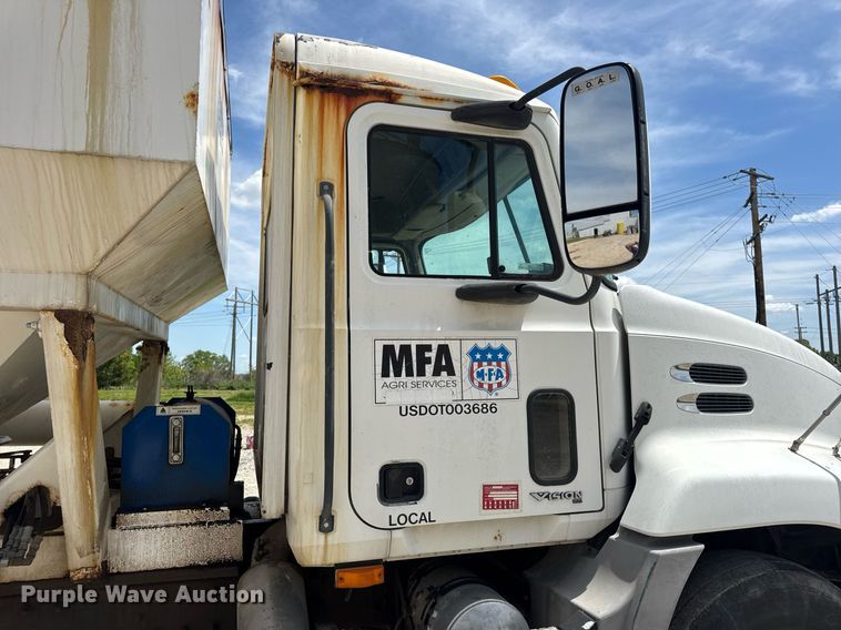 image for item DV4019 2002 Mack CX613 fertilizer delivery truck
