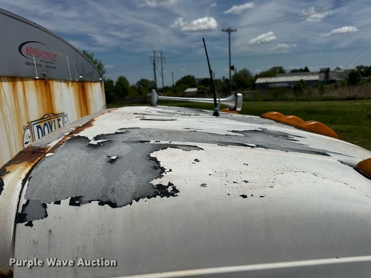 image for item DV4019 2002 Mack CX613 fertilizer delivery truck