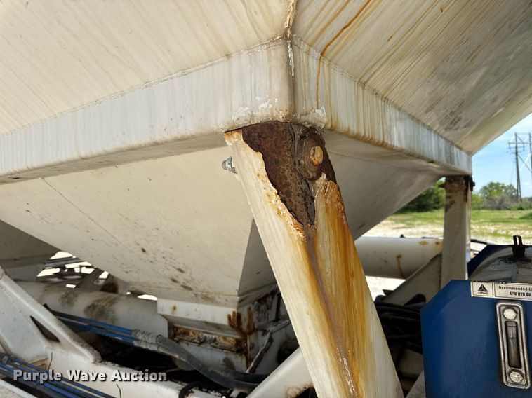 image for item DV4019 2002 Mack CX613 fertilizer delivery truck