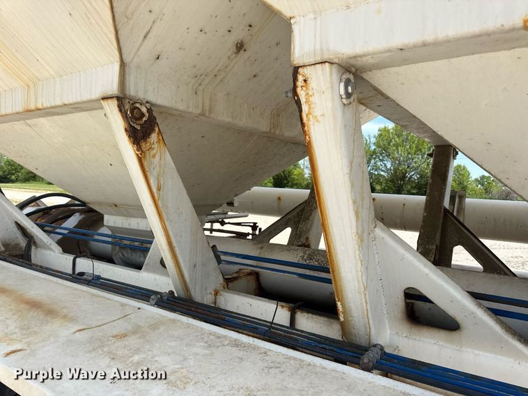 image for item DV4019 2002 Mack CX613 fertilizer delivery truck