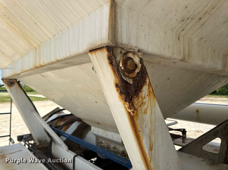 image for item DV4019 2002 Mack CX613 fertilizer delivery truck