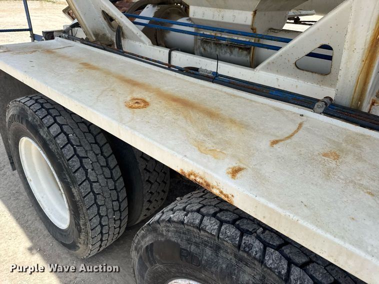 image for item DV4019 2002 Mack CX613 fertilizer delivery truck