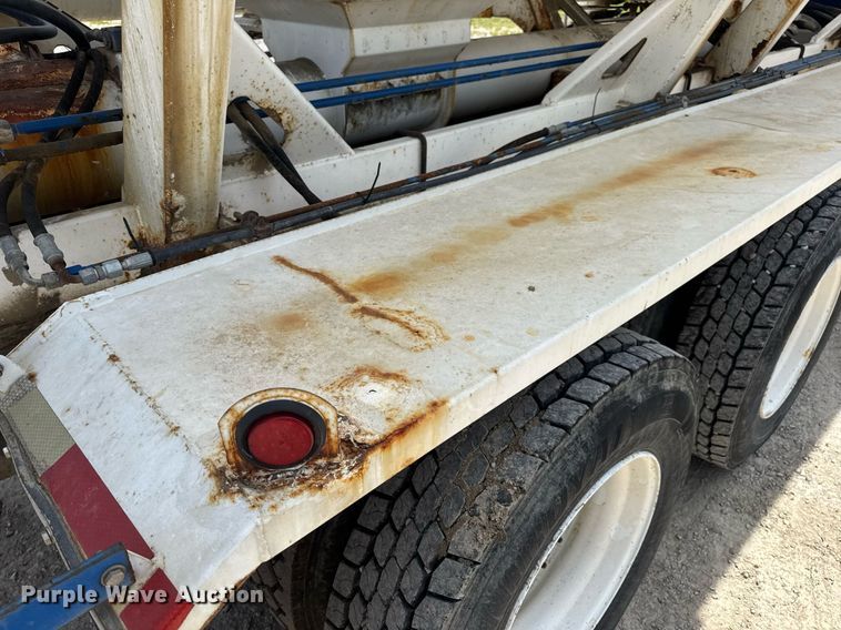 image for item DV4019 2002 Mack CX613 fertilizer delivery truck