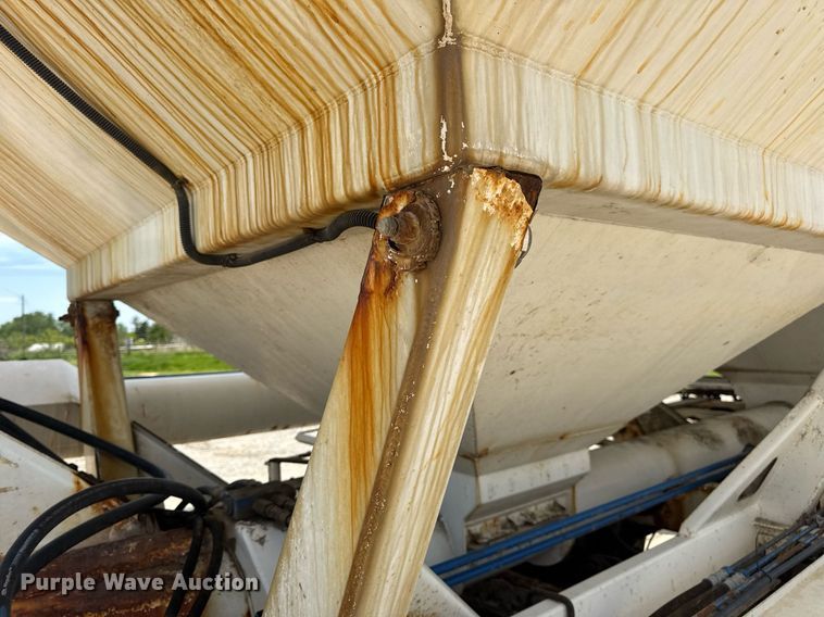 image for item DV4019 2002 Mack CX613 fertilizer delivery truck