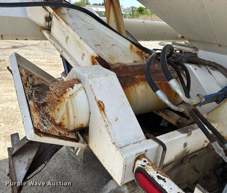 image for item DV4019 2002 Mack CX613 fertilizer delivery truck