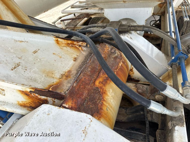 image for item DV4019 2002 Mack CX613 fertilizer delivery truck