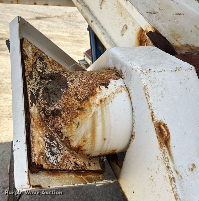 image for item DV4019 2002 Mack CX613 fertilizer delivery truck