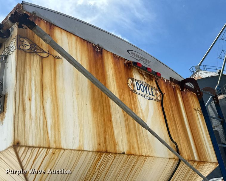 image for item DV4019 2002 Mack CX613 fertilizer delivery truck