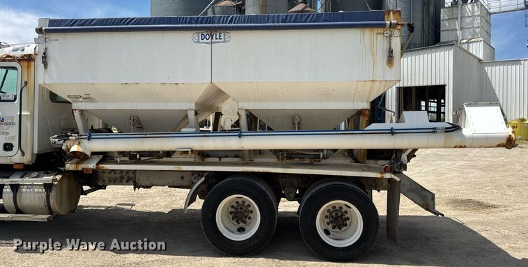 image for item DV4019 2002 Mack CX613 fertilizer delivery truck