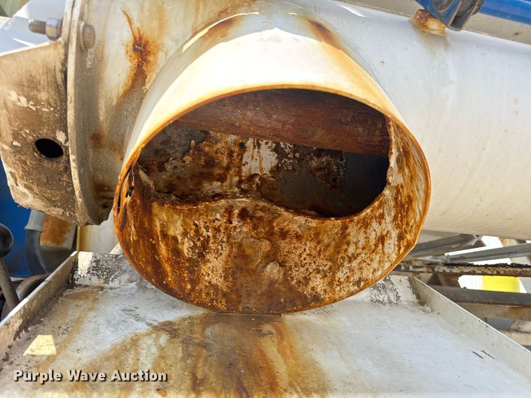 image for item DV4019 2002 Mack CX613 fertilizer delivery truck