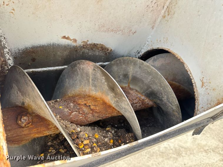 image for item DV4019 2002 Mack CX613 fertilizer delivery truck