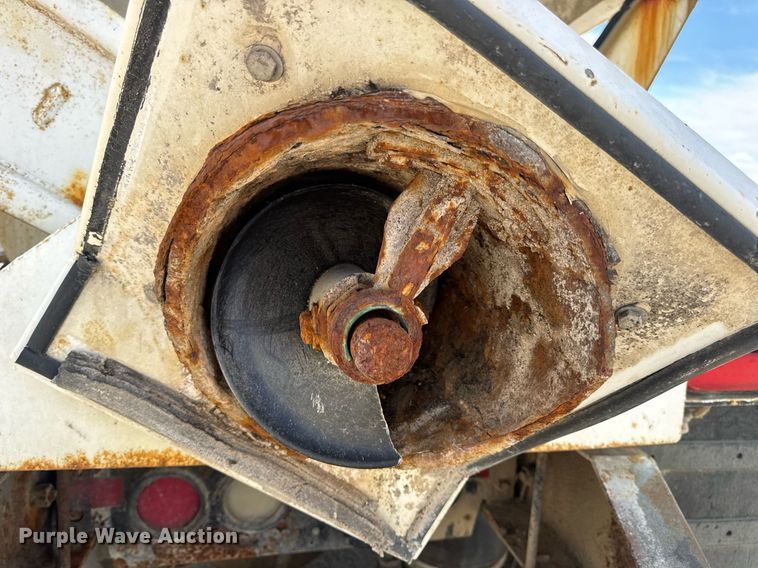 image for item DV4019 2002 Mack CX613 fertilizer delivery truck