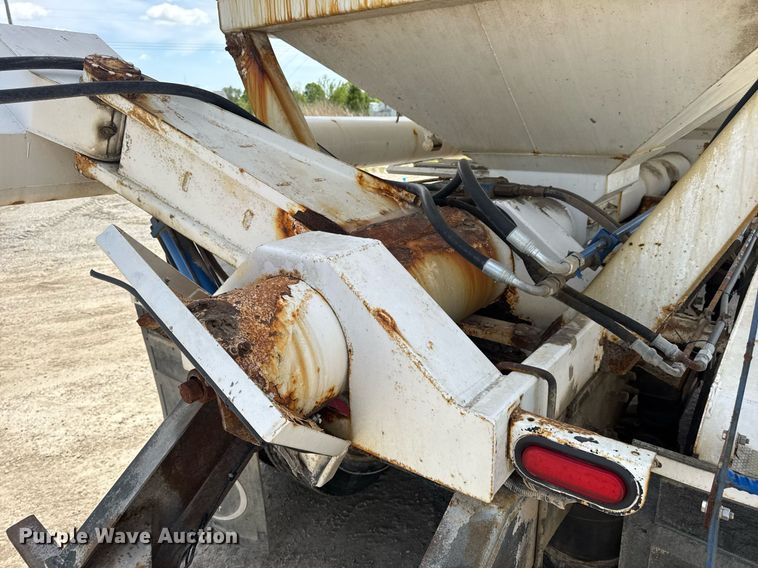 image for item DV4019 2002 Mack CX613 fertilizer delivery truck