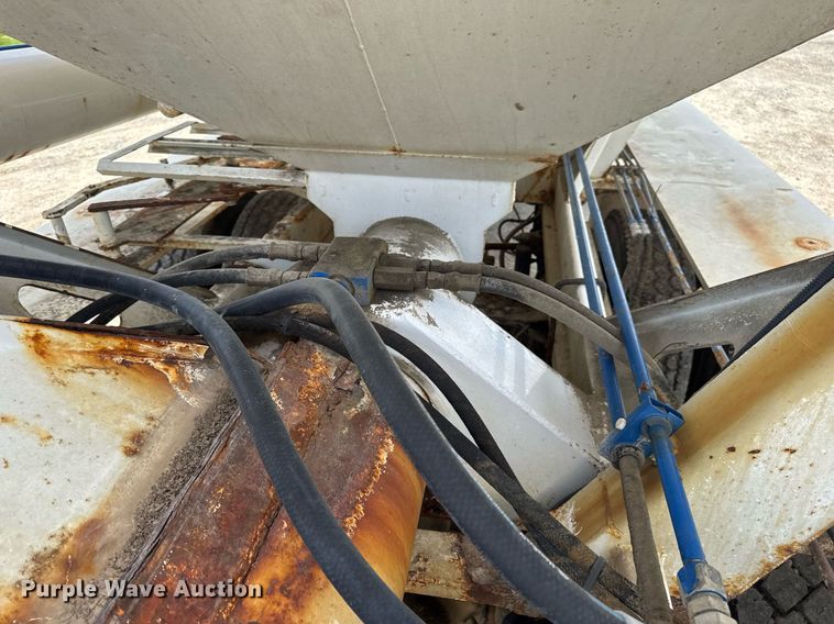 image for item DV4019 2002 Mack CX613 fertilizer delivery truck