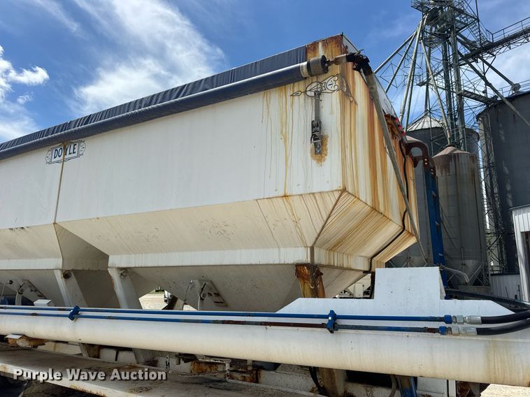 image for item DV4019 2002 Mack CX613 fertilizer delivery truck