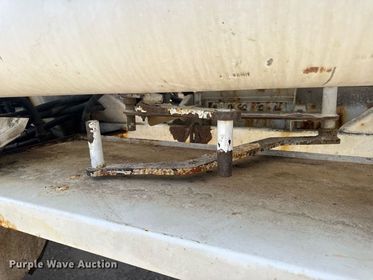 image for item DV4019 2002 Mack CX613 fertilizer delivery truck