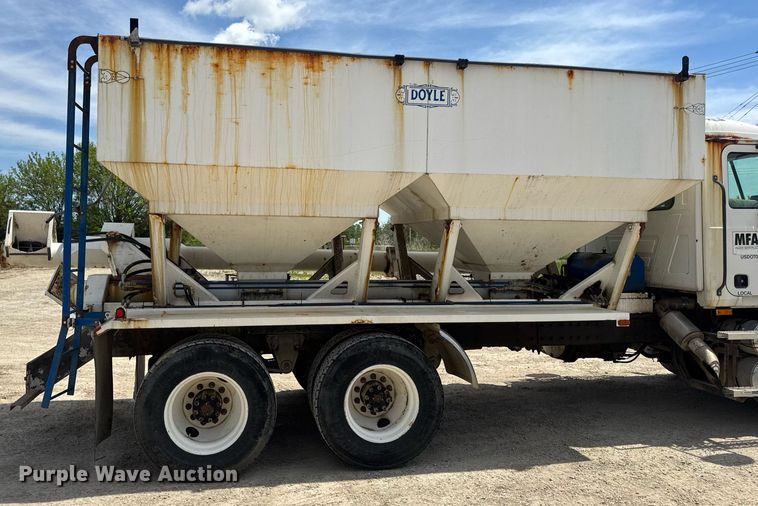image for item DV4019 2002 Mack CX613 fertilizer delivery truck