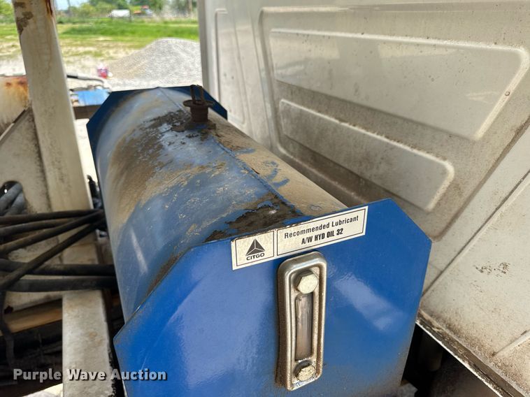 image for item DV4019 2002 Mack CX613 fertilizer delivery truck