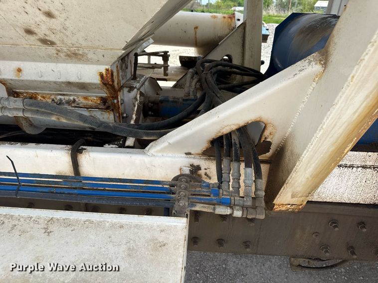 image for item DV4019 2002 Mack CX613 fertilizer delivery truck