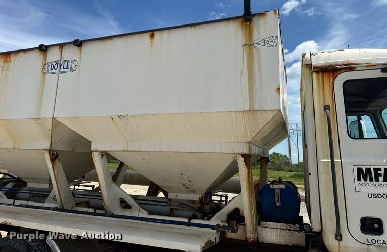 image for item DV4019 2002 Mack CX613 fertilizer delivery truck