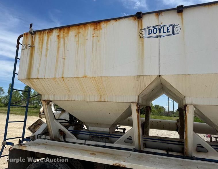 image for item DV4019 2002 Mack CX613 fertilizer delivery truck