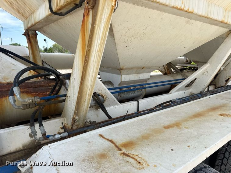 image for item DV4019 2002 Mack CX613 fertilizer delivery truck