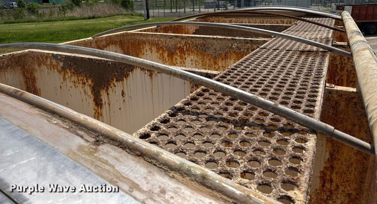 image for item DV4019 2002 Mack CX613 fertilizer delivery truck