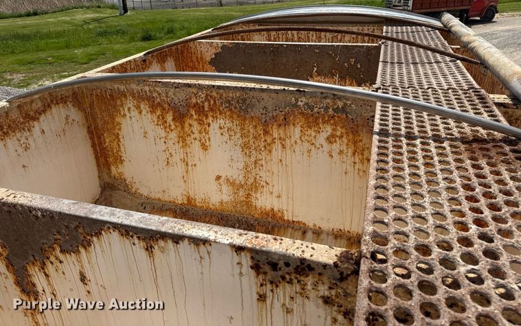 image for item DV4019 2002 Mack CX613 fertilizer delivery truck