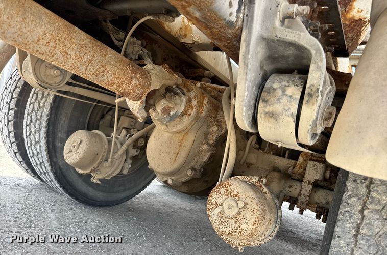 image for item DV4019 2002 Mack CX613 fertilizer delivery truck