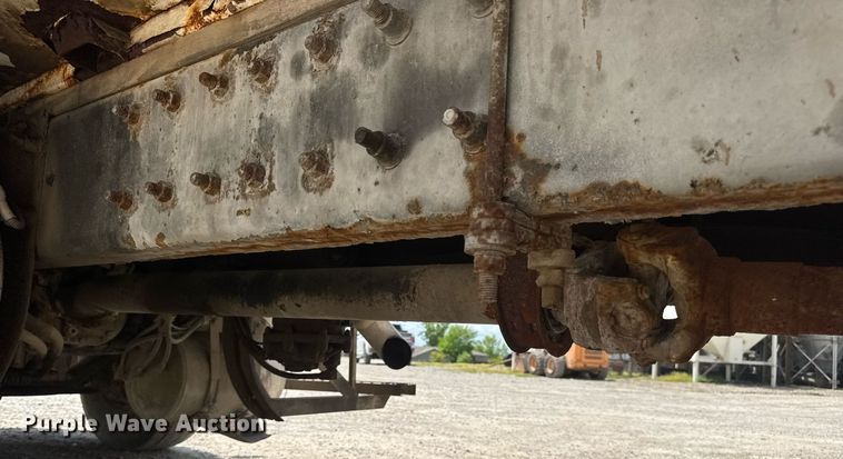 image for item DV4019 2002 Mack CX613 fertilizer delivery truck