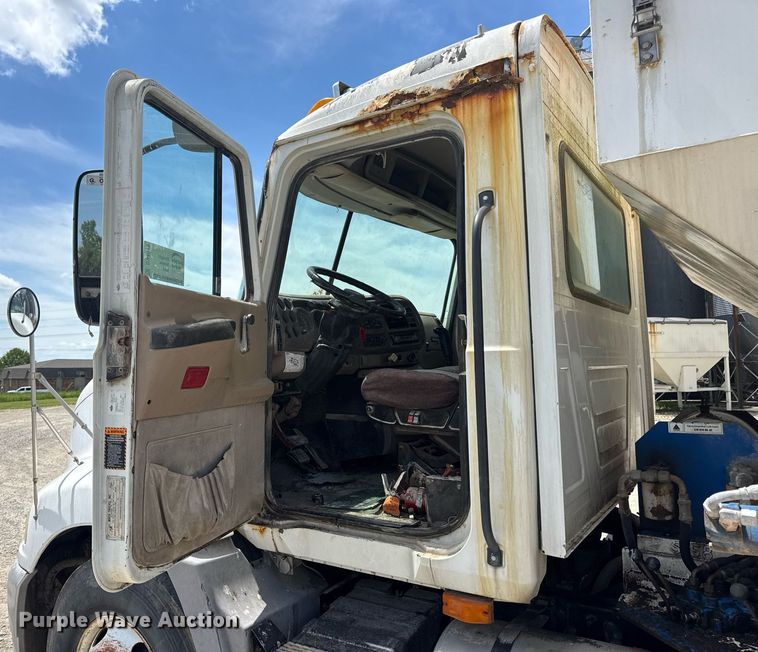 image for item DV4019 2002 Mack CX613 fertilizer delivery truck