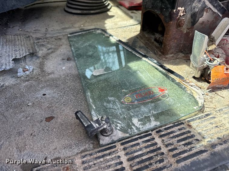 image for item DV4019 2002 Mack CX613 fertilizer delivery truck