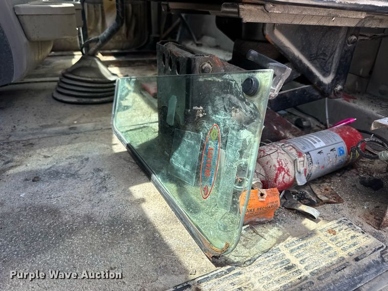 image for item DV4019 2002 Mack CX613 fertilizer delivery truck