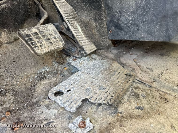 image for item DV4019 2002 Mack CX613 fertilizer delivery truck