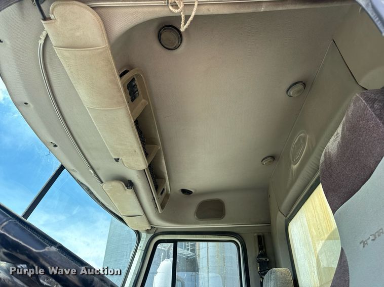 image for item DV4019 2002 Mack CX613 fertilizer delivery truck