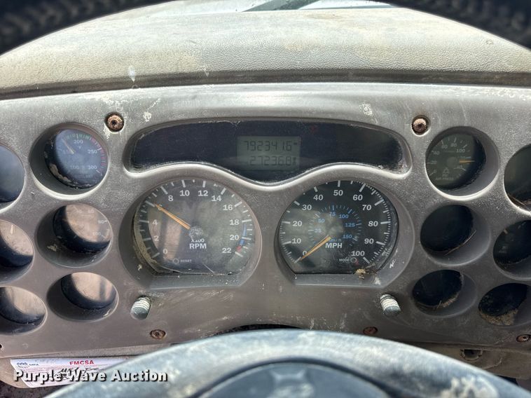 image for item DV4019 2002 Mack CX613 fertilizer delivery truck