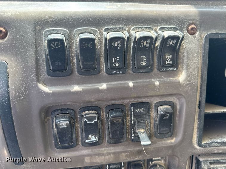 image for item DV4019 2002 Mack CX613 fertilizer delivery truck