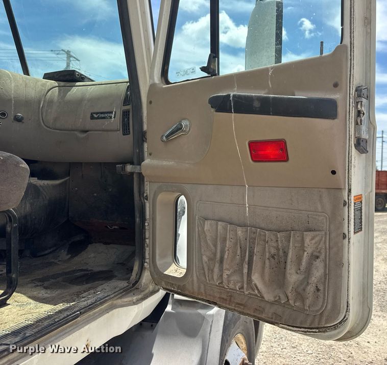 image for item DV4019 2002 Mack CX613 fertilizer delivery truck