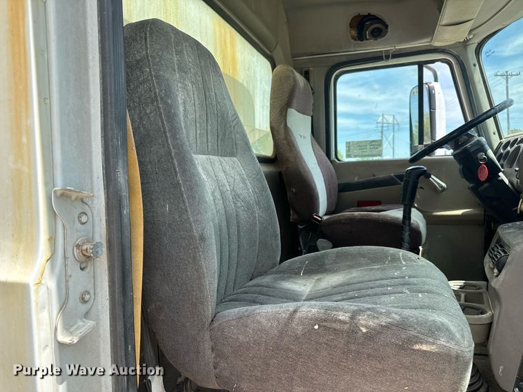 image for item DV4019 2002 Mack CX613 fertilizer delivery truck