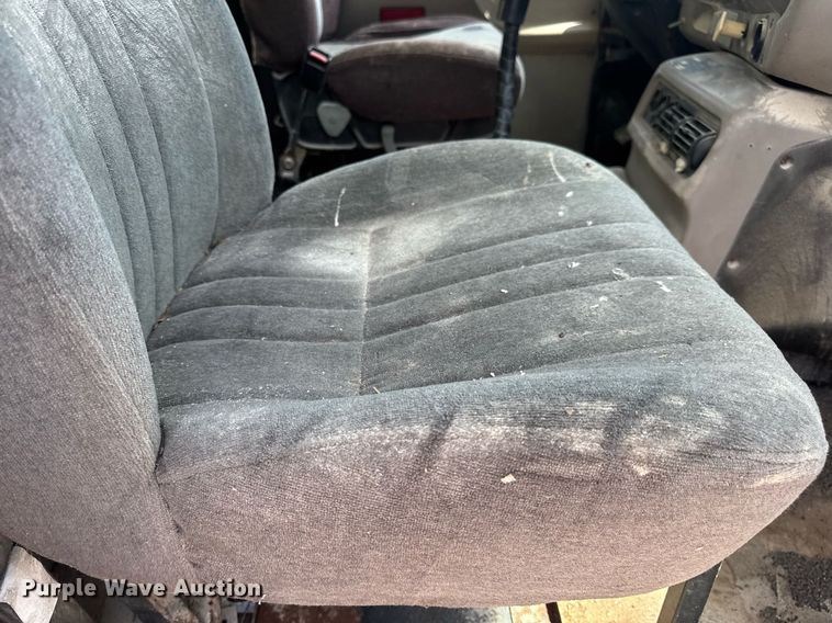 image for item DV4019 2002 Mack CX613 fertilizer delivery truck