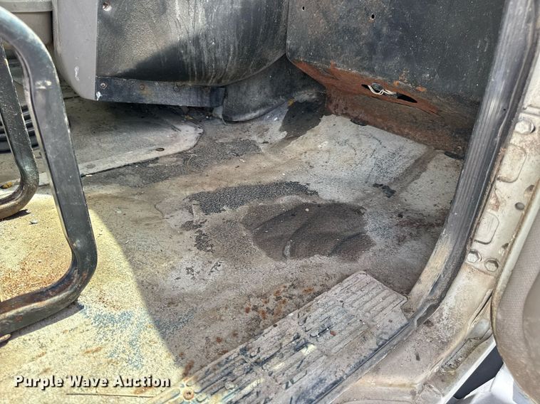 image for item DV4019 2002 Mack CX613 fertilizer delivery truck