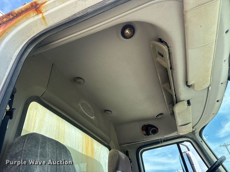 image for item DV4019 2002 Mack CX613 fertilizer delivery truck