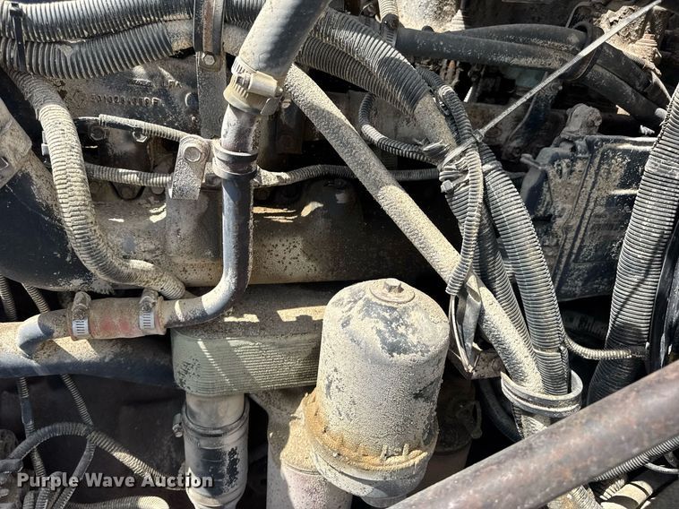 image for item DV4019 2002 Mack CX613 fertilizer delivery truck