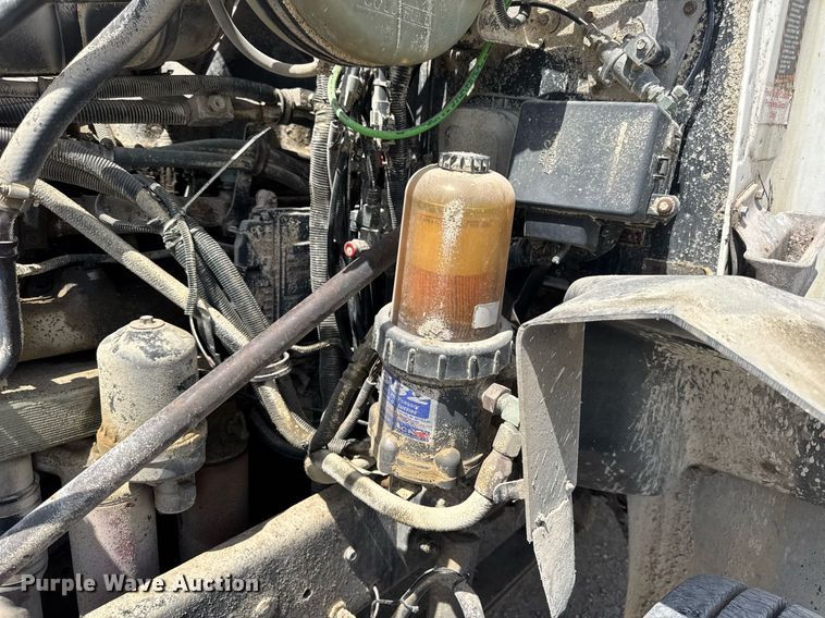 image for item DV4019 2002 Mack CX613 fertilizer delivery truck