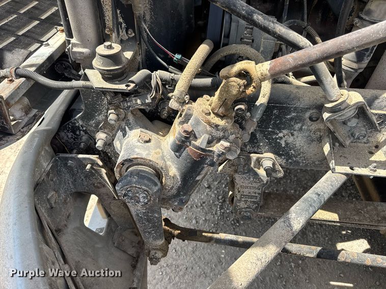 image for item DV4019 2002 Mack CX613 fertilizer delivery truck