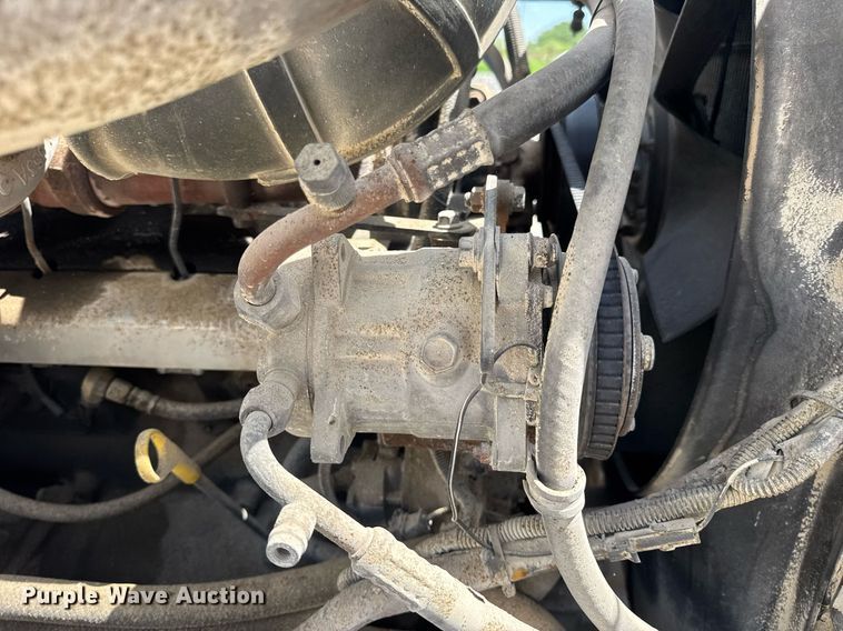 image for item DV4019 2002 Mack CX613 fertilizer delivery truck