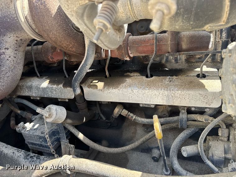 image for item DV4019 2002 Mack CX613 fertilizer delivery truck