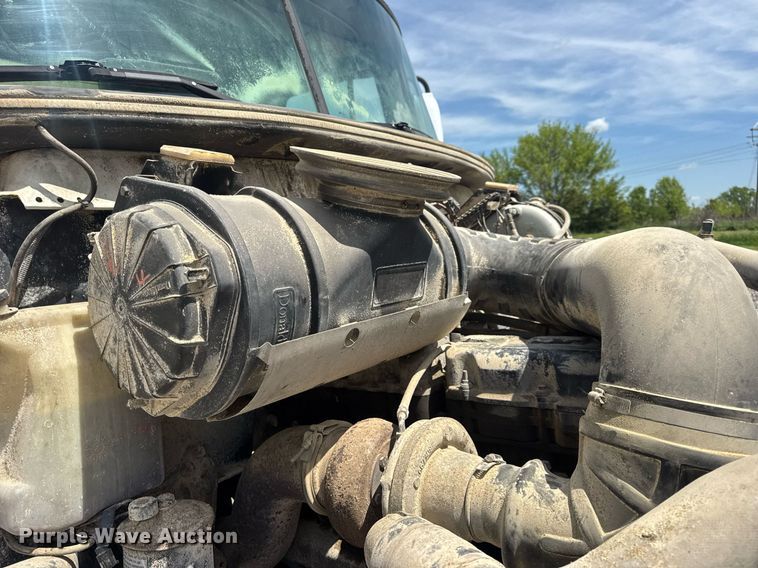 image for item DV4019 2002 Mack CX613 fertilizer delivery truck