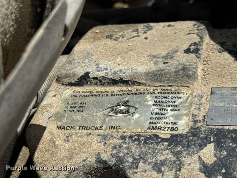 image for item DV4019 2002 Mack CX613 fertilizer delivery truck